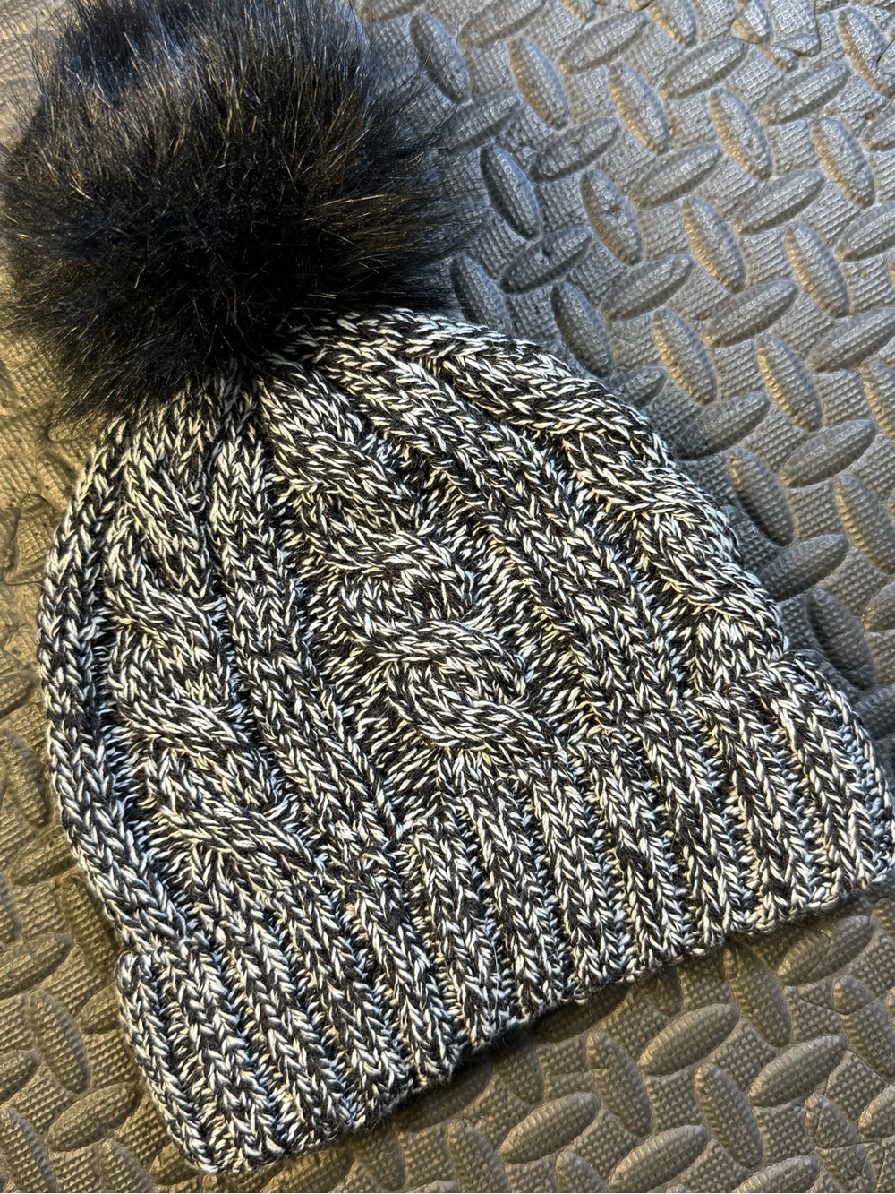 Black White Marled Cable Knit Beanie Plush Lined Faux Fur Pom Pom Winter Hat